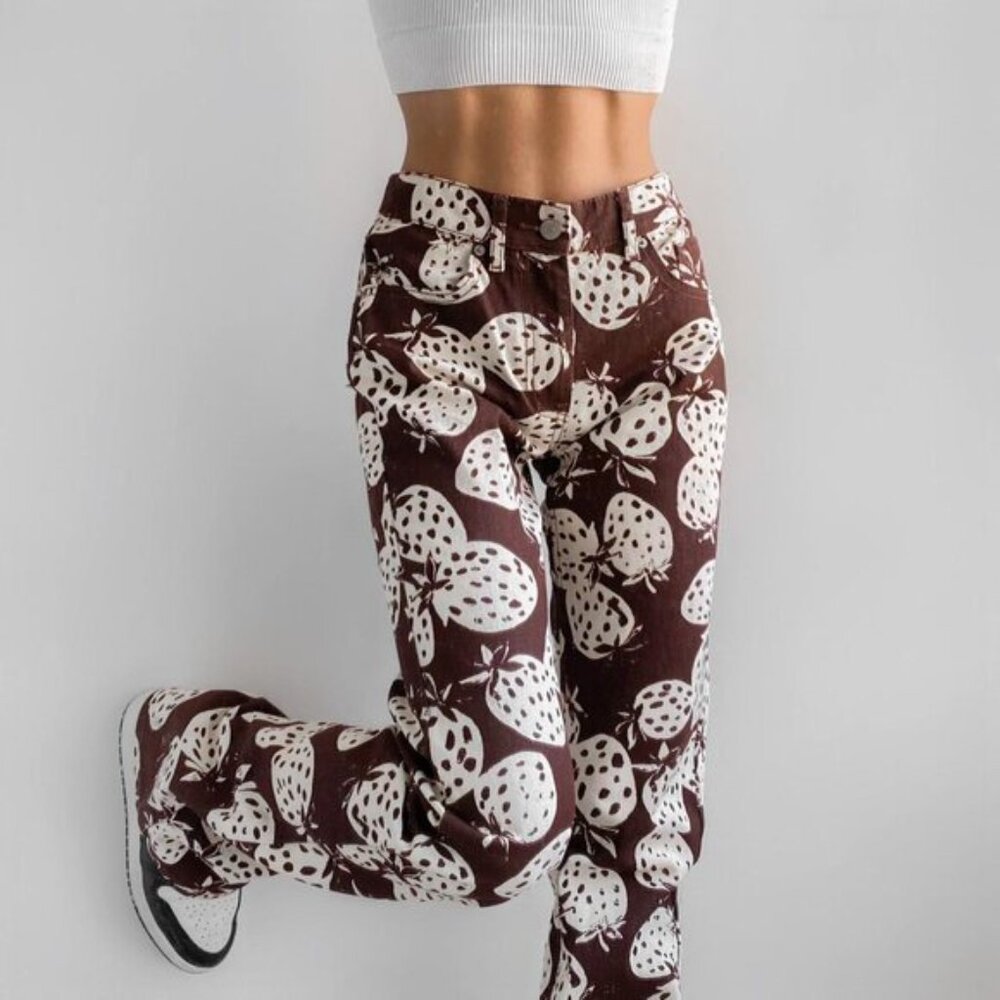 NWT BDG Urban Outfitters '90s Mid-Rise Bootcut Jean Strawberry Print size 26 Y2K
